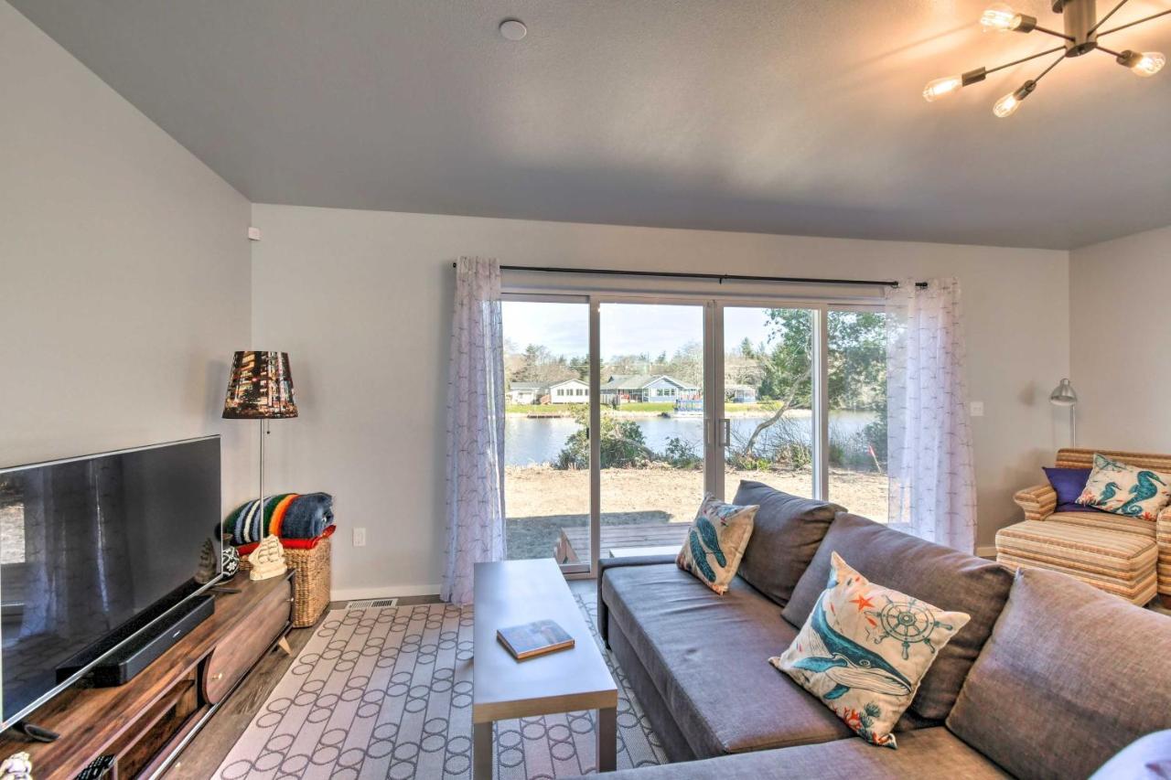 Canal Cottage Retreat With Dock And Waterfront Views Ocean Shores Esterno foto