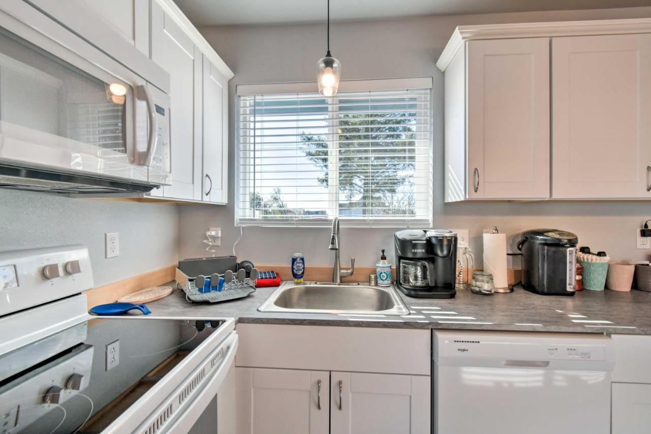 Canal Cottage Retreat With Dock And Waterfront Views Ocean Shores Esterno foto