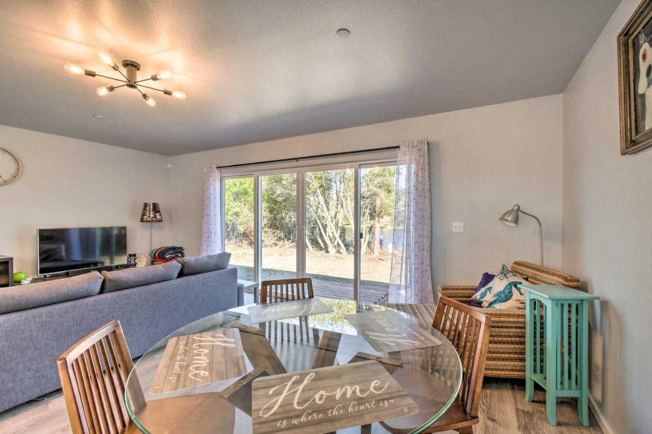 Canal Cottage Retreat With Dock And Waterfront Views Ocean Shores Esterno foto