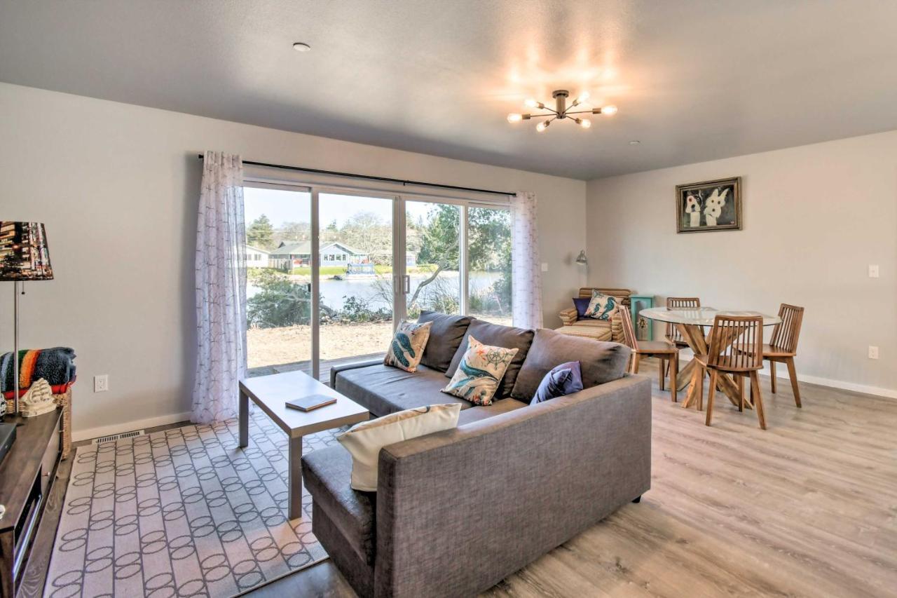 Canal Cottage Retreat With Dock And Waterfront Views Ocean Shores Esterno foto