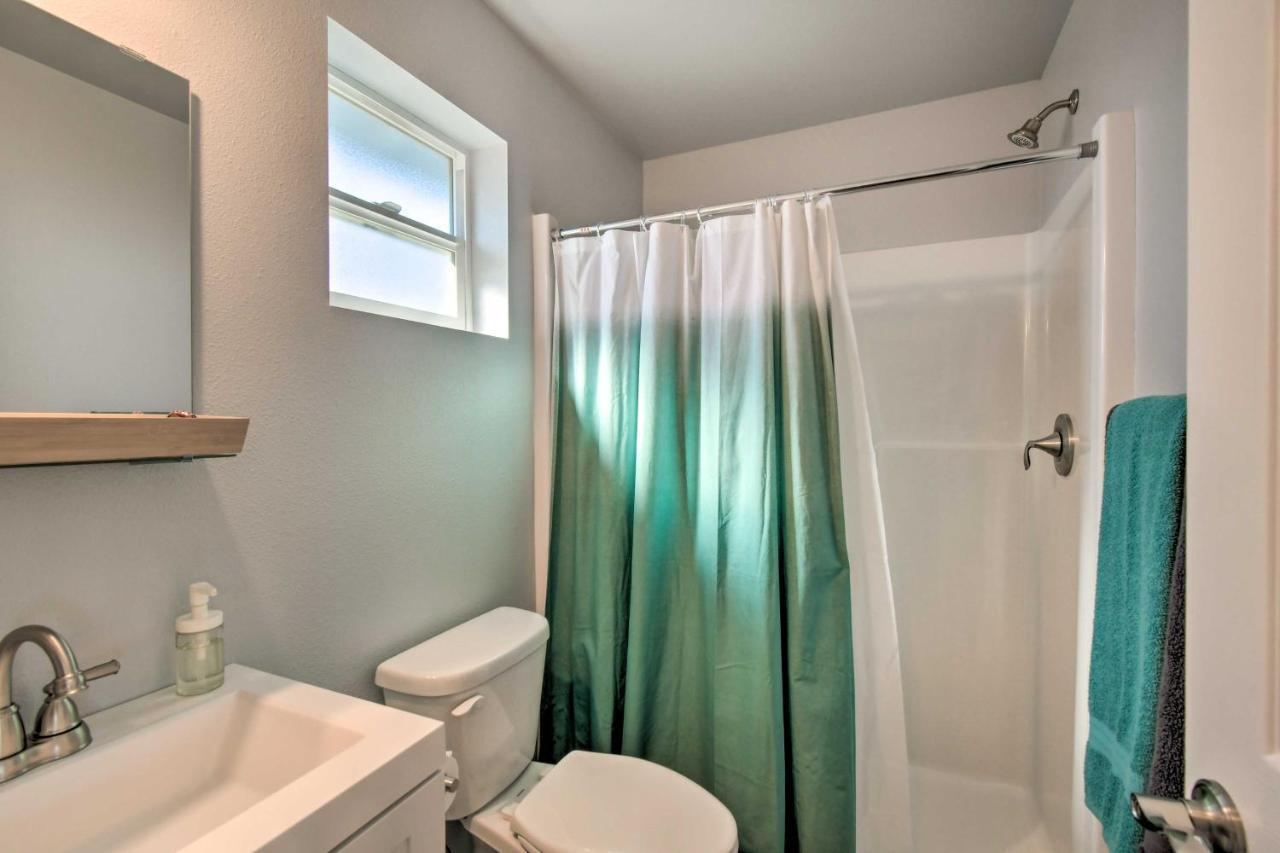 Canal Cottage Retreat With Dock And Waterfront Views Ocean Shores Esterno foto