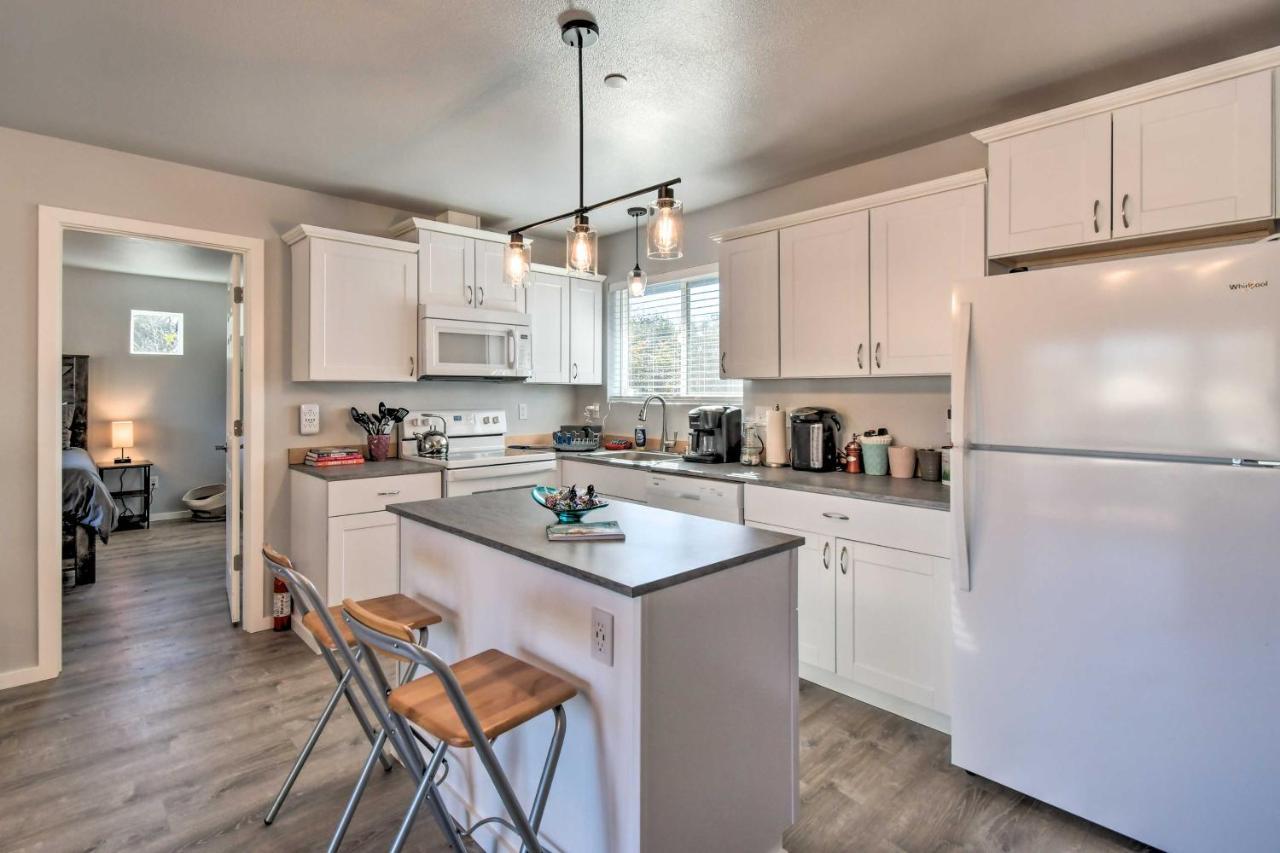 Canal Cottage Retreat With Dock And Waterfront Views Ocean Shores Esterno foto