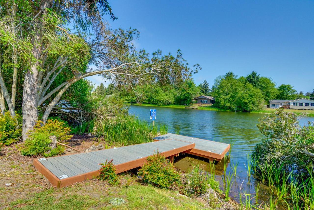 Canal Cottage Retreat With Dock And Waterfront Views Ocean Shores Esterno foto