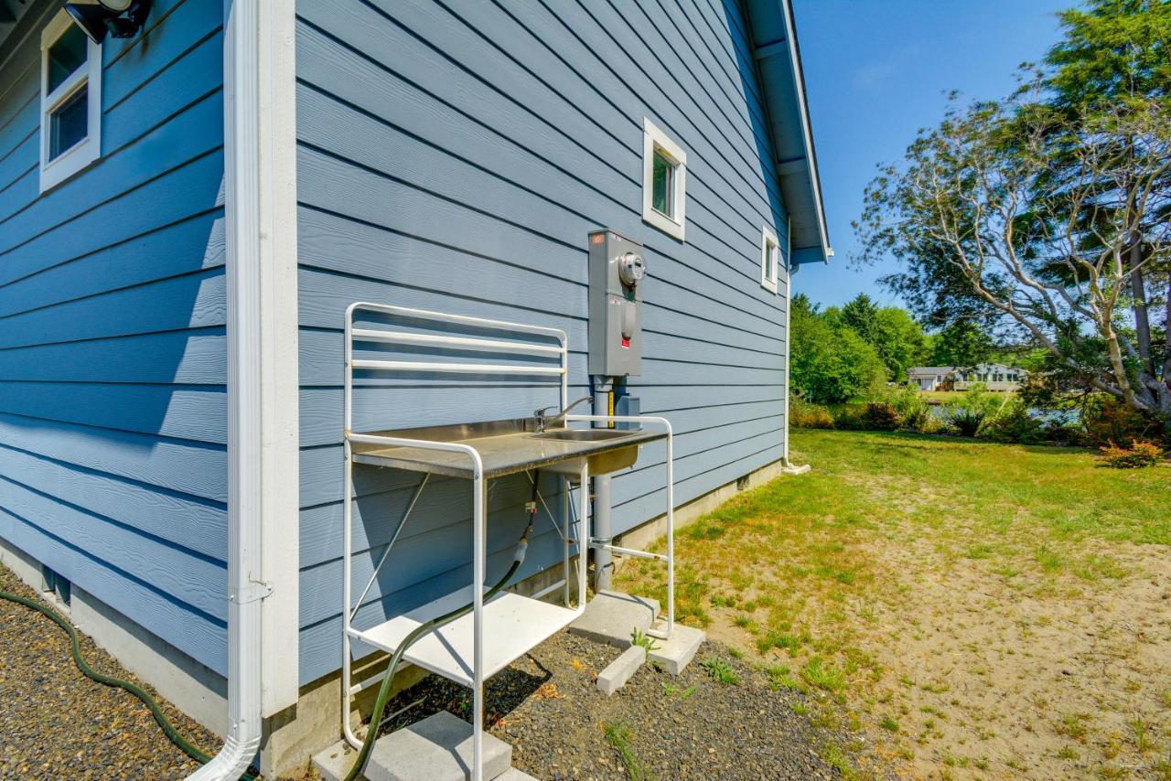 Canal Cottage Retreat With Dock And Waterfront Views Ocean Shores Esterno foto