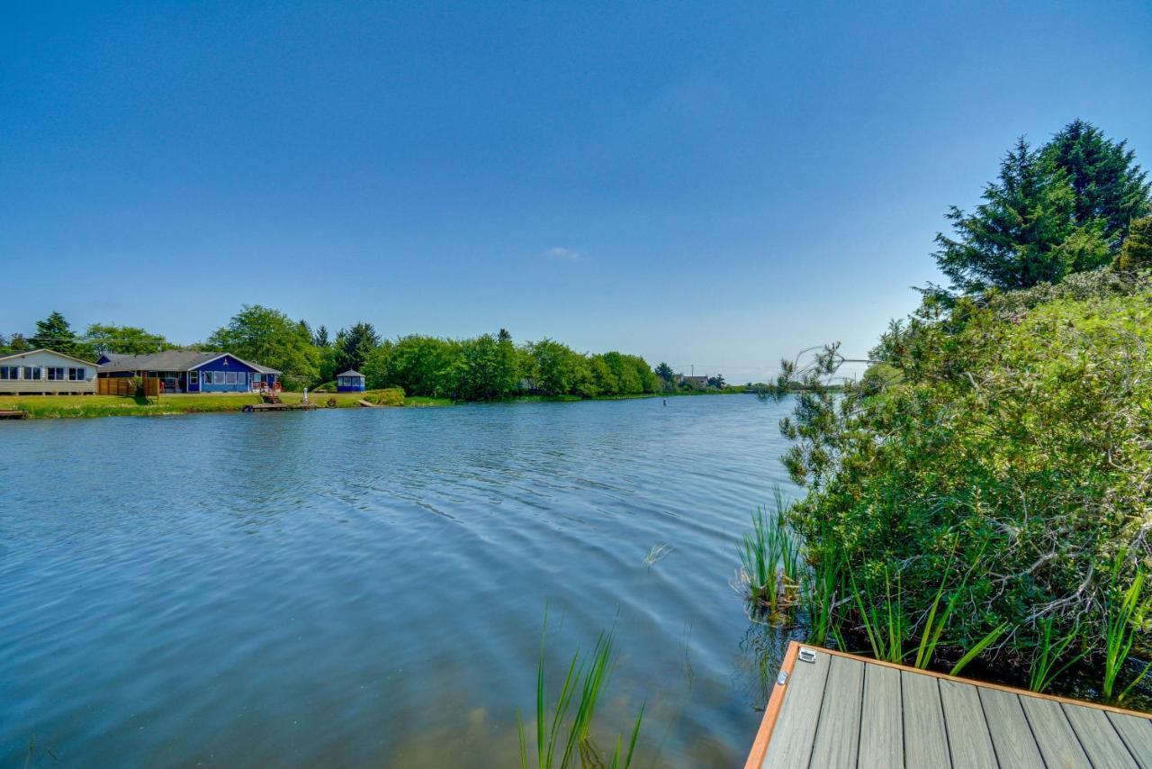 Canal Cottage Retreat With Dock And Waterfront Views Ocean Shores Esterno foto